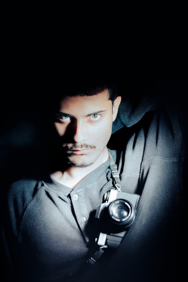 L'art de capturer l'émotion : un photographe algérien à paris